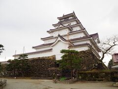 鶴ヶ城天守閣～！...屋根にも雪がない