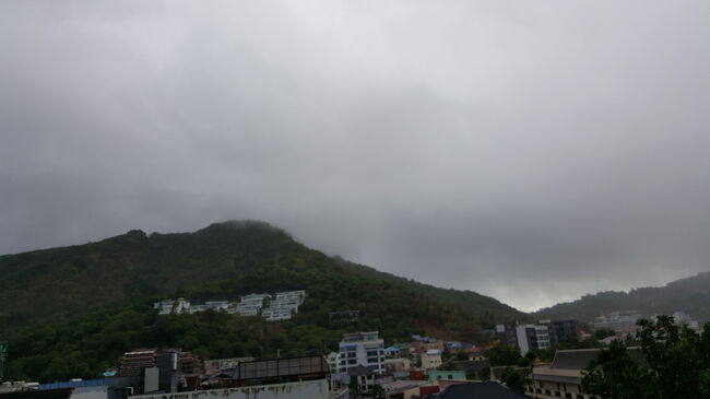 朝からスコール