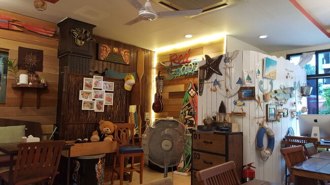 今回はビール買ってから来たのでここでカレー待ち。