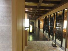 ディナーは朝に続いて日本料理　八重山　へ。