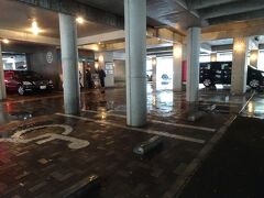 雨の中ホテルをチェックアウトして、最初に来たのは道の駅。