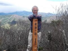 歩き始めから２時間で釈迦ヶ岳(1,641ｍ)
他に若者４人組と母子ペア　前日の石割山に比べて空いていました