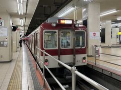 近鉄名古屋駅です！
名古屋から近鉄に乗るのは初めて。
私鉄はどの電車がどこの駅に止まるのか今ひとつわからなくて駅員さんに聞く。
「津」ってなんだか発音しづらいというか、聞き取ってもらいづらい気がする・・・。