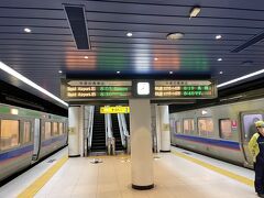 空港から札幌駅までは電車を利用しました。