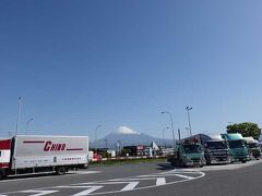 道の駅富士に来ました。
トイレ休憩をしながら富士山をパチリ。