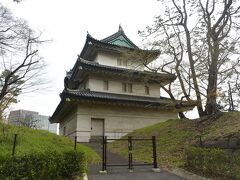 富士見櫓は現存する江戸時代の建物で、まるで小規模な天守閣のようです。

明暦の大火の２年後に再建されたもの。