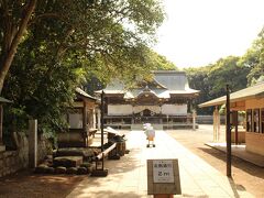 次に酒列磯前神社です。
宝くじ当選を祈願できます。
神社でお参りして、お守りを買って、
次の写真のカメをなでるとご利益があるそうです。