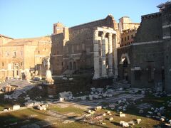 ローマ観光は、ローマ時代の遺跡から始めないと。
本当はここから観光開始する予定だった。。
