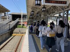 阪急嵐山駅に到着。
現在、緊急事態宣言下かつGW、京都は嵐山に来ております。
午前11時。

意外と…人出はあるようで。