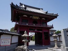 浄念寺には、立派な仁王門がある。
寛保元年(1741)に再建された楼門で、楼上に梵鐘があり、以前は宿場中に美しい音色を響かせていたそうだが、第二次世界大戦の際に供出されてしまったそうだ。
