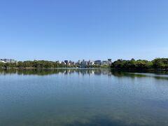 大豪公園。寄ったことがなく、一度、来てみたかったので。
ランニング・ウオーキングしている人が多かったです。
広い公園ですね。