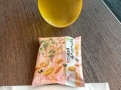 宮崎に行ってきました。
始まりはANAラウンジ。お茶で喉を潤し出発です。