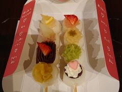 途中で有名な恋小町だんごを食す

