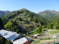 通りがかったタクシーに声を掛けられてバスと同料金で大歩危駅まで乗せてもらい、途中で落合集落（重要伝統的建造物群保存地区）の展望スポットに立ち寄ることもできました。