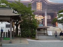 震災で全壊した阿蘇神社です。
肥後一宮。
現在は絵になっています。
