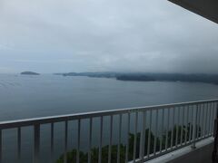 気仙沼まで行きたかったのですが、天候が大荒れのため、宿に向かいます。南三陸のホテル観洋です。