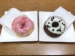 横浜・みなとみらい　複合施設『横浜ハンマーヘッド』2F
【MISAKI DONUTS】

【ミサキドーナツ】で購入したドーナツの写真。

テイクアウトしました。家に着くと紙袋に油が浸みこんでいたので
ビニール袋を持参してよかったです。

◆ クッキー＆クリーム　250円（税抜）

◆ いちごミルク　274円（税抜）
ふんわりやわらか生地。ストロベリーチョコもおいしい。
中まで入っています。うま☆