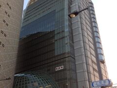 
大阪城公園を西側に出ると、NHKのビルが有りました。 