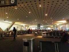メキシコ・シティ国際空港で成田行に乗り換えます。
