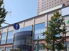 和歌山城の目の前にあるダイワロイネットホテル
こちらの三階にあるサンクシェールで昼食をいただきます。