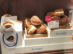 『横浜高島屋』B1F【ECHIRE PATISSERIE AU BEURRE】

【エシレ・パティスリー オ ブール】横浜高島屋店限定の
ショソン・エシレ　648円（税込）の写真。

おひとり様3点限り。要冷蔵になります。