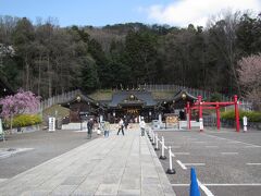福島県護国神社
この横に公園があって
ターザンロープがありました
大人が御朱印をいただいている間
子供達と私はずっと公園でターザンロープで遊んでました