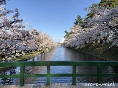 「北門口」の橋から、岩木山を背にして。