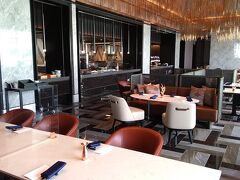 メズム東京 オートグラフ コレクションの朝食会場は、フロント、ロビーフロアと同じ16階にあるレストラン「シェフズ・シアター（CHEF'S Theatre）」で、朝6:30からいただくことが出来ます。