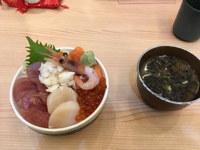 丼ですよね。<br />ホタテ大好き！！<br />美味しい。