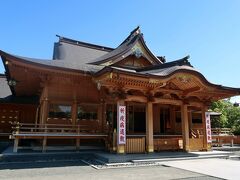 ３＜富知六所浅間神社（ふじろくしょせんげんじんじゃ）＞
ここは、富知六所浅間神社。浅間神社というと、普通、御祭神は「木花咲耶姫（このはなさくやひめ）」ですが、この神社は、姫の父である「大山祇命（おおやまづみのみこと）」となっています。