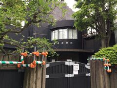 小説で、主人公の栞さんが昔この美術館の屋上でデートした様子が描かれていました。