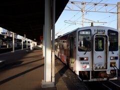 　佐賀駅に着き、唐津線に乗り換えます。二つ先の久保田駅から唐津線は分岐するのですが、実質佐賀駅から電車は出ています。