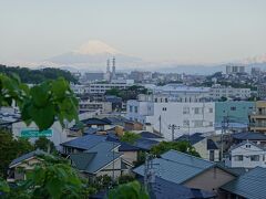 湘南モノレールの始発に乗って旅をスタートします。天気が良いです(^-^)