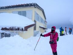 一ノ越山荘到着も強風に居場所無くここで引き返す事にする。