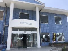 大きな道を突っ切り、地魚料理松輪へ到着。こちらのランチが旅のメインだ。開店の11時ちょい前に着いたら、すでに14～15名ほど待っていたが、無事1回転目で入れた。