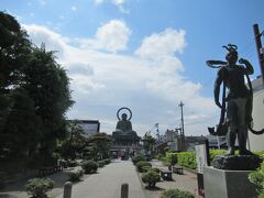 富山県の高岡市をドライブ観光します。
まずは
「高岡大仏」