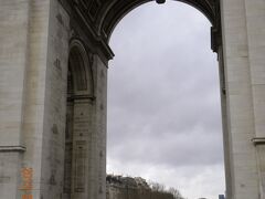 凱旋門

ナポレオンが自らの勝利を讃える凱旋門を初めてくぐったのは、1840年にパリに改葬された時であったと言われています。
ナポレオンがその生涯で見ることの叶わなかった凱旋門の勇姿。
21世紀の今、凱旋門はパリの象徴となっています。
