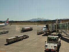 青森空港到着。
こちらも快晴で山が綺麗に見えます。