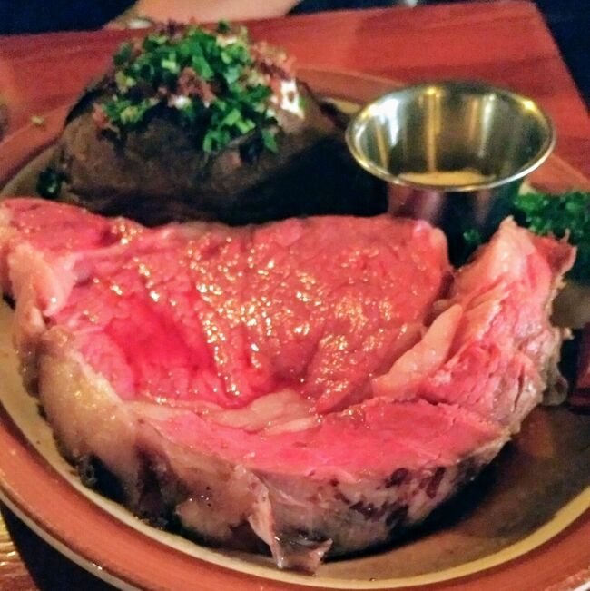 ロービーを1つずつ取って、シェア。<br /><br />ダイナミックでアメリカらしい美味しさを堪能できて、<br />物価の超高いホノルルで2人で１万円くらいで、<br />サービスも普通に良くて、このクオリティは値打ち。