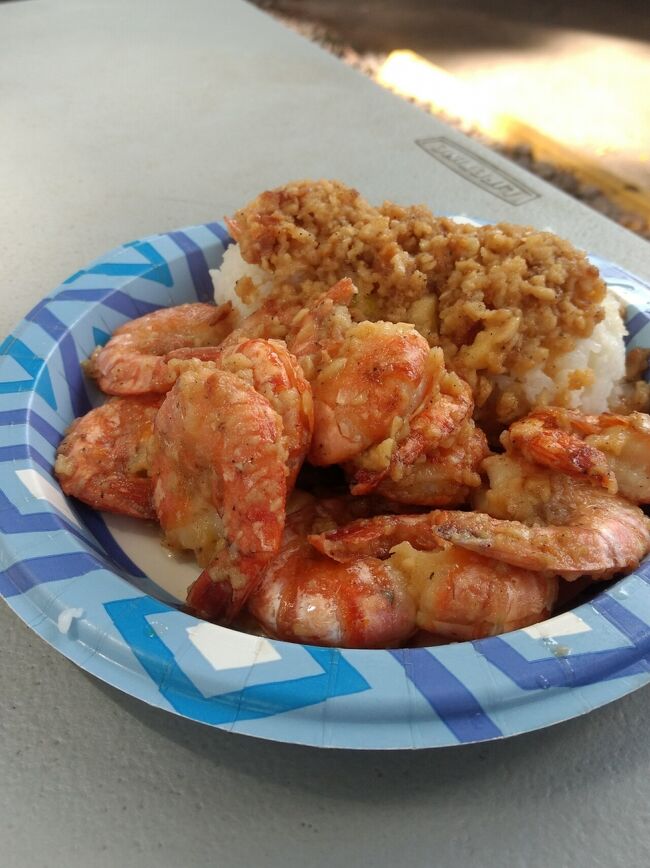 たっぷりのガーリック。背徳感たっぷりのひと皿。<br />ビールにも合うだろうなー。