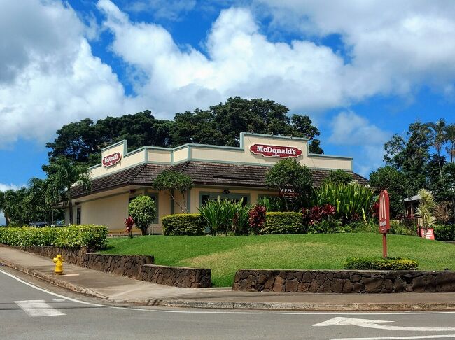 ２日目。珍しく「まる１日滞在している」ので、バスに揺られてハレイワに行ってみる。<br />オアフ島縦断路線で２時間ほど揺られると、レトロで可愛い街並みへ到着。