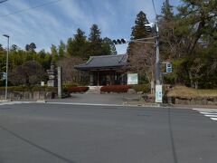 レストランフェミーの隣が能仁寺です。
その上が天覧山で何回も来たことがあります。