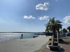 駅からすぐのとこには海浜公園があります。