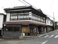 お目当てはここ
食堂、柳家さんへ
この建物は、昭和元年建築でござる