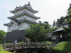 「忍城御三階櫓」
昭和63年、本丸跡に再建されました。
映画「のぼうの城」の舞台ですがそれも見てないんだよね～