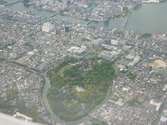 出雲空港が近づくにつれて松江城も見えました。