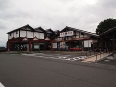 15：28　道の駅　舟屋の里伊根
舟屋の里公園

山の中腹にあって、伊根湾が一望できます。
大きな駐車場に海鮮を味わえるレストランがあります。