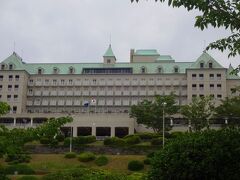 そして、この庭園から数十分、最終目的地にやってきました。

静岡カントリー浜岡コースホテルです。

まさに欧州のお城のような風格。