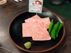 夜ご飯は松阪牛を食べに一升びんへ。
松阪牛のA5をコースで。