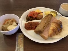 3日目
タコス、紅芋食パン&たんかんジャム、豆腐、練物、沖縄っぽい朝食。